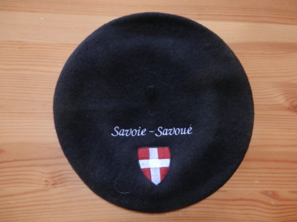 Béret savoyard avec la croix de Savoie marqué Savoie-Savouè